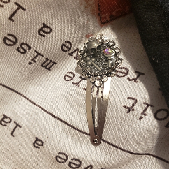 Hair clip - Picture 1 of 1